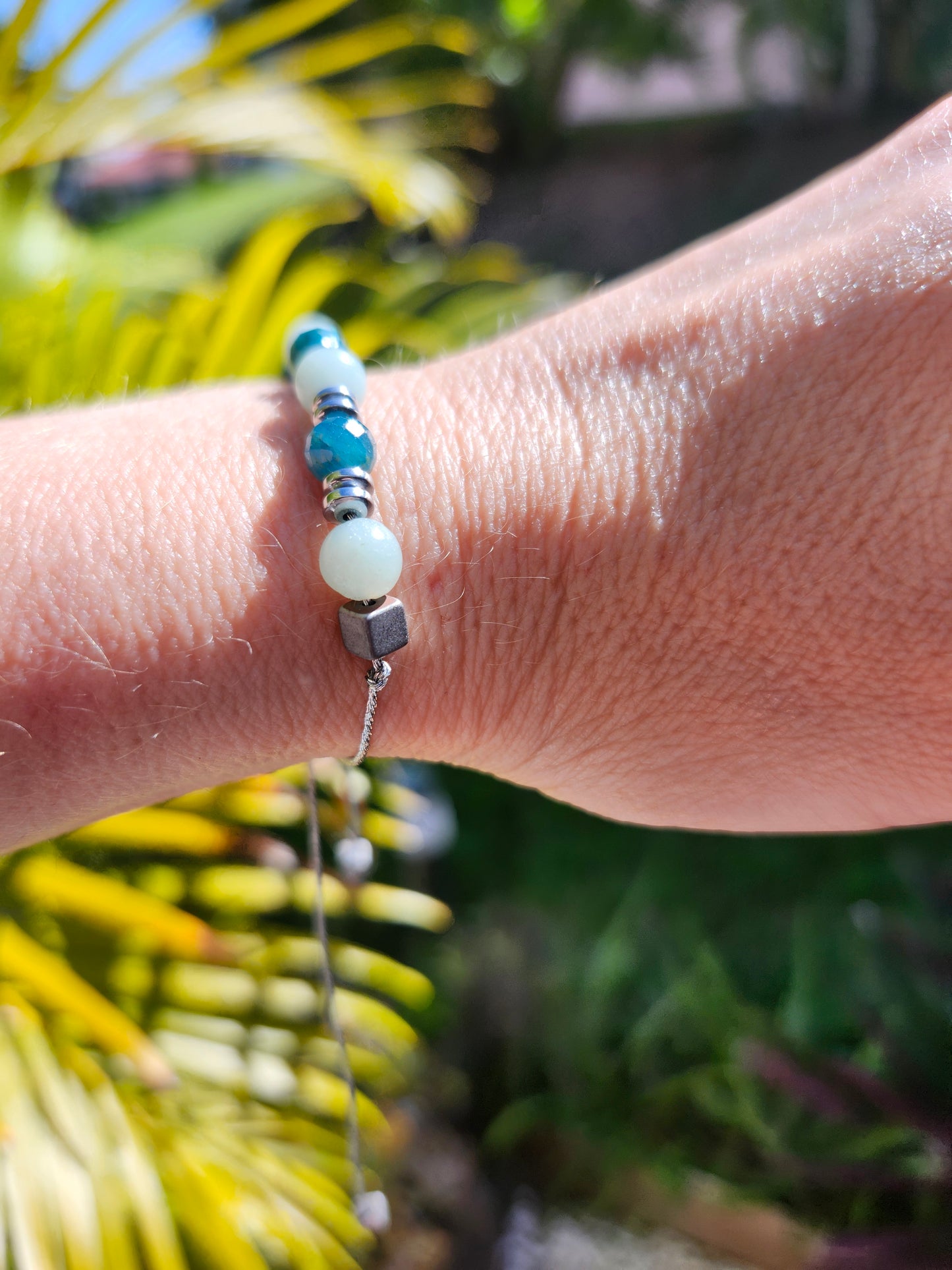 Bracelet ref 39 : Cordon réglable Amazonite, Apatite et Hématite