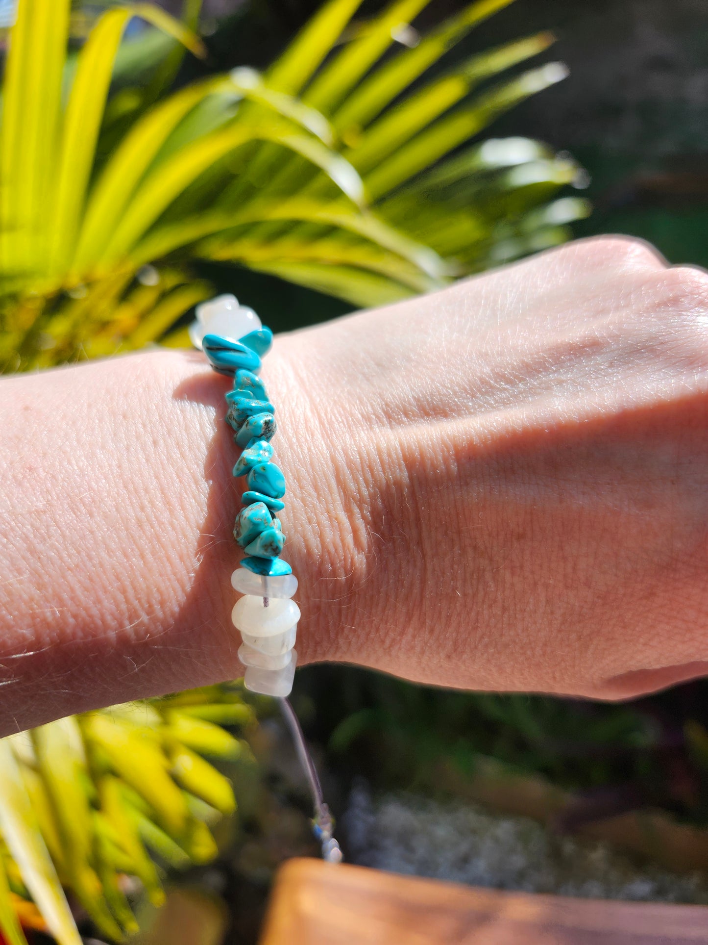Bracelet ref 40 : Cordon réglable Magnésite et Pierre de lune