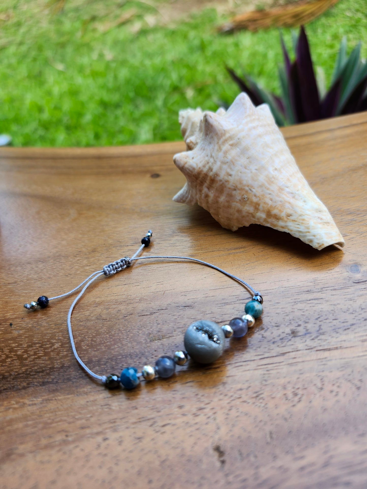 Bracelet ref 43 : Cordon réglable Agate, Iolite et Apatite