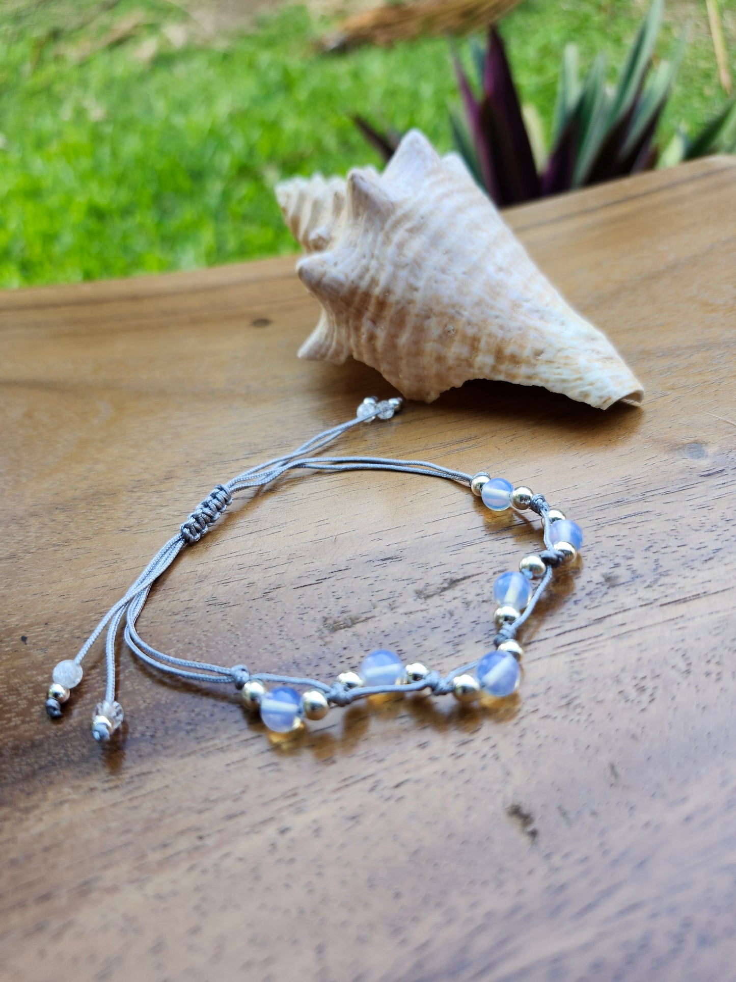Bracelet ref 47 : Cordon réglable Opaline/ Hématite