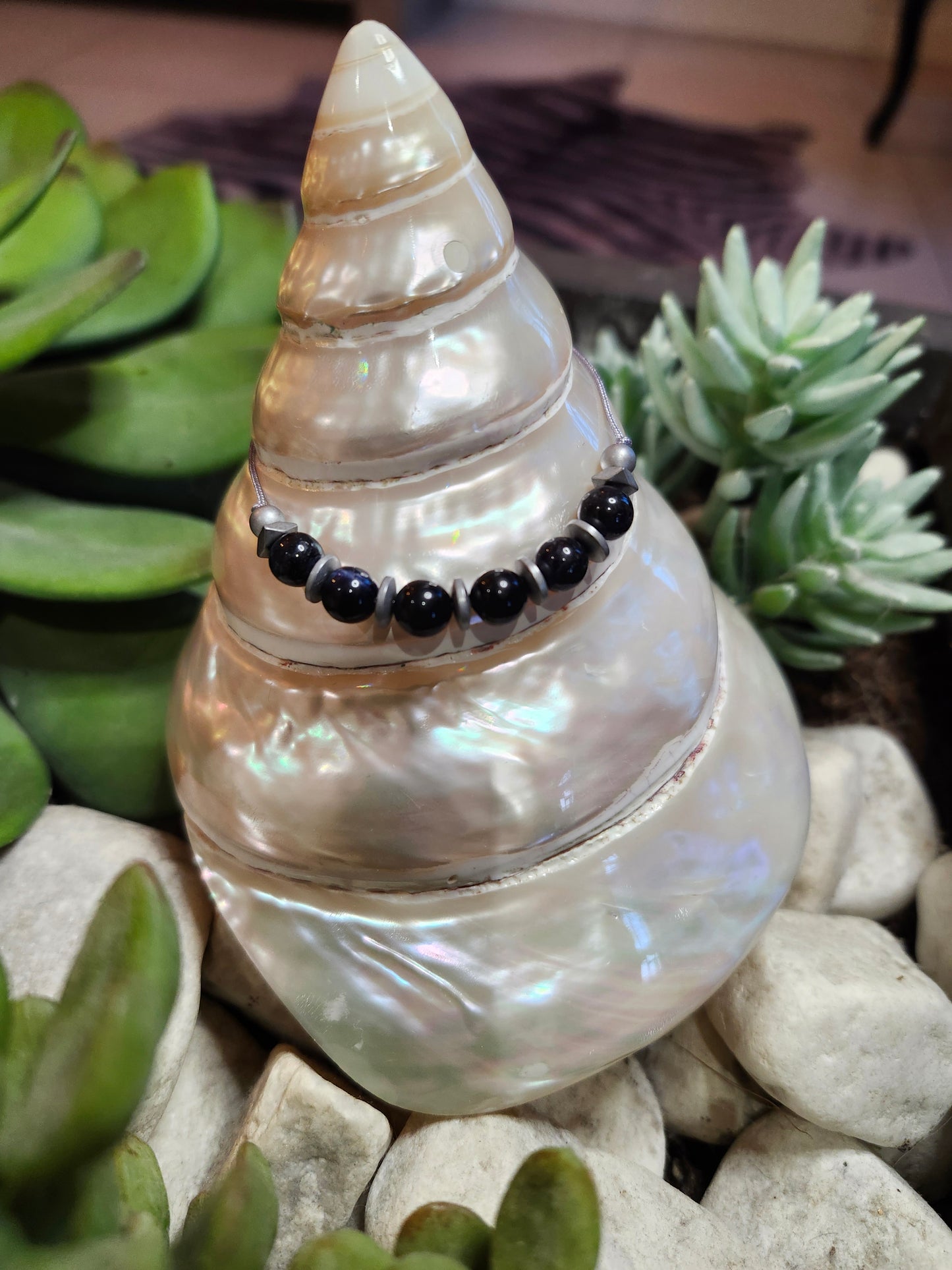 Bracelet ref 60 : Cordon réglable Œil de tigre bleu et hématite