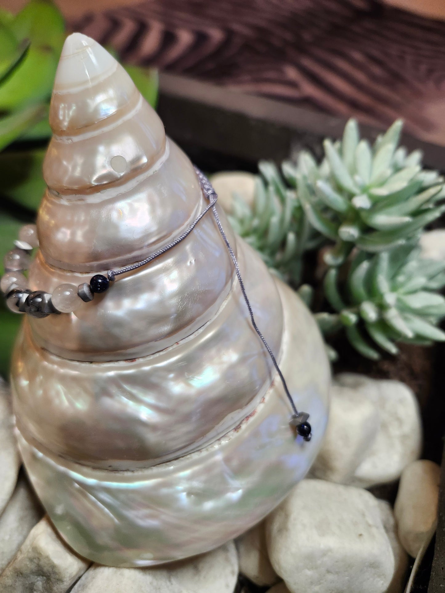Bracelet ref 65 : Cordon réglable Tourmaline et hématite