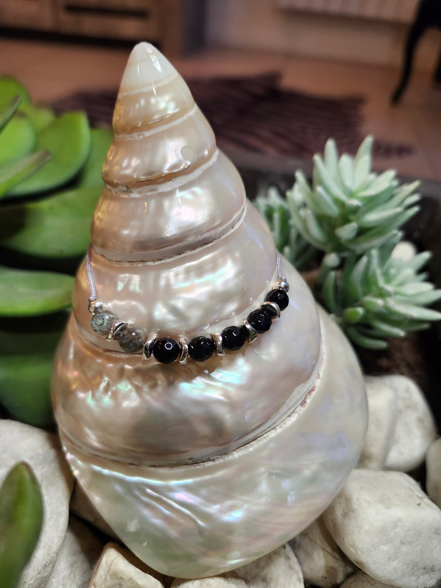 Bracelet ref 66 : Cordon réglable Labradorite, onyx et hématite