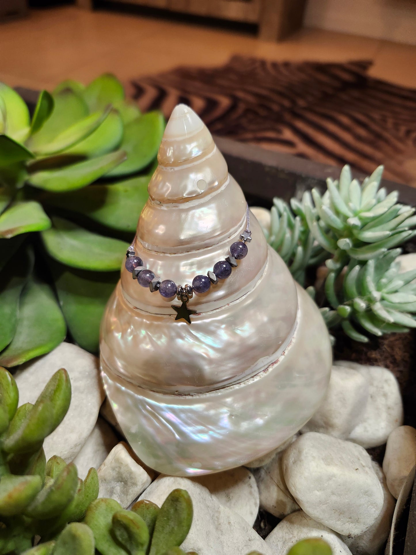 Bracelet ref 70 : Cordon réglable Iolite et hématite