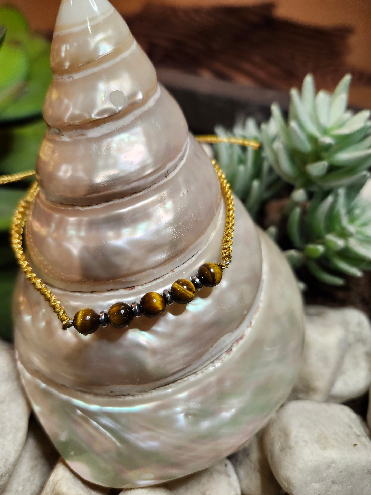 Bracelet ref 73 : Cordon réglable Œil de tigre Cordon tressé doré