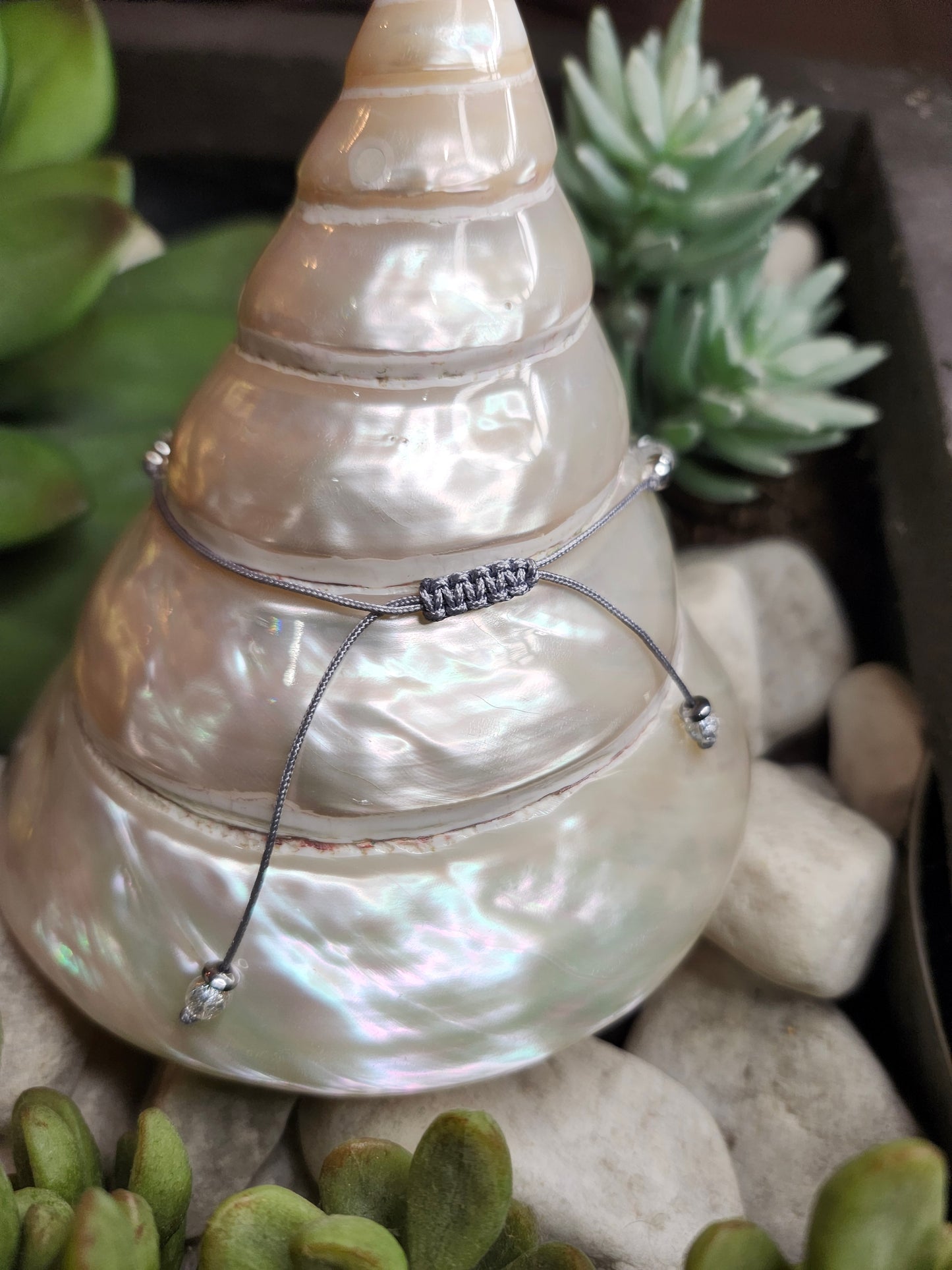 Bracelet ref 82 : Cordon réglable Quartz rose, Hématite