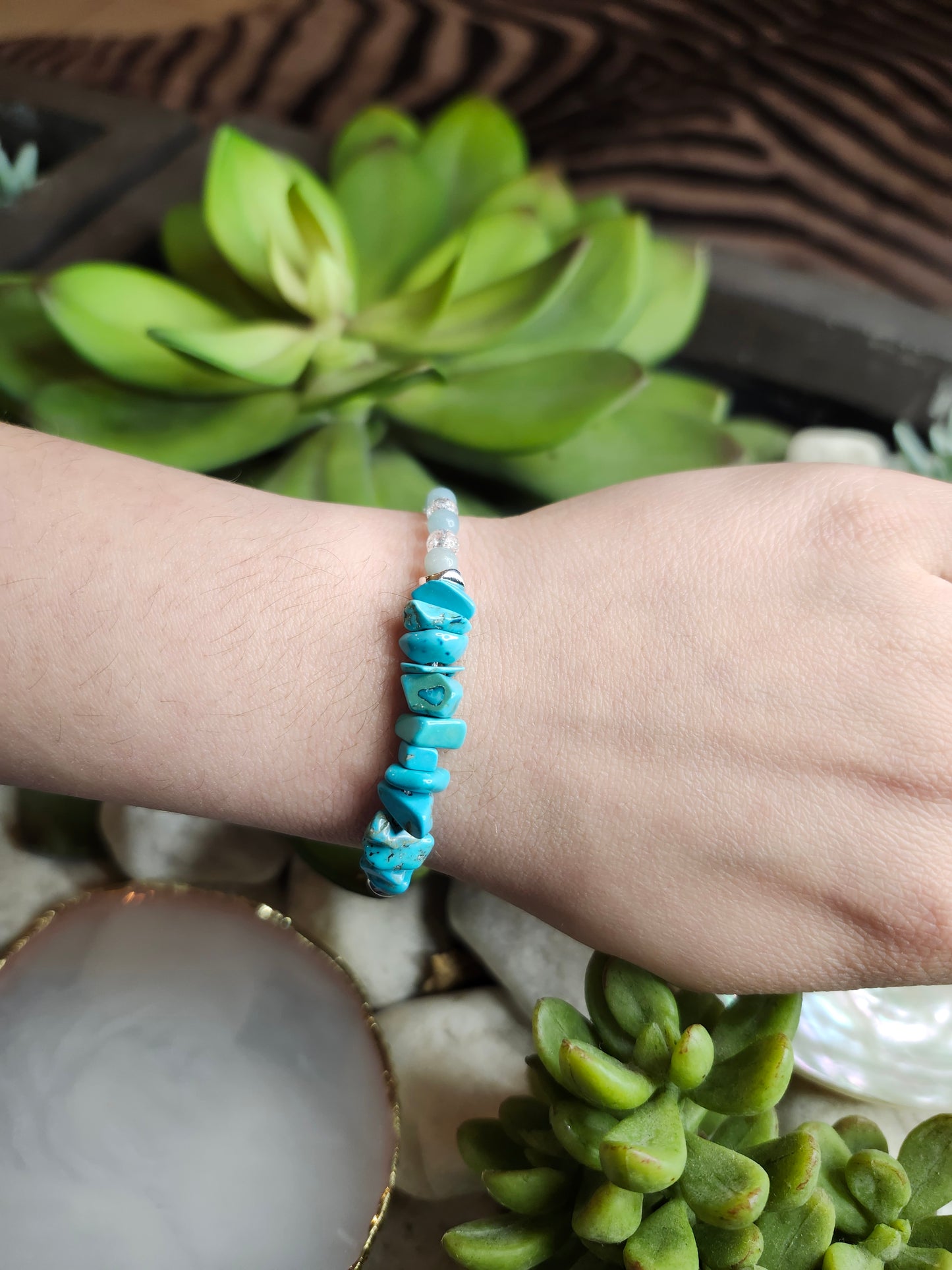 Bracelet ref 90 : Cordon réglable Magnésite, Amazonite, Cristal de roche et Hématite