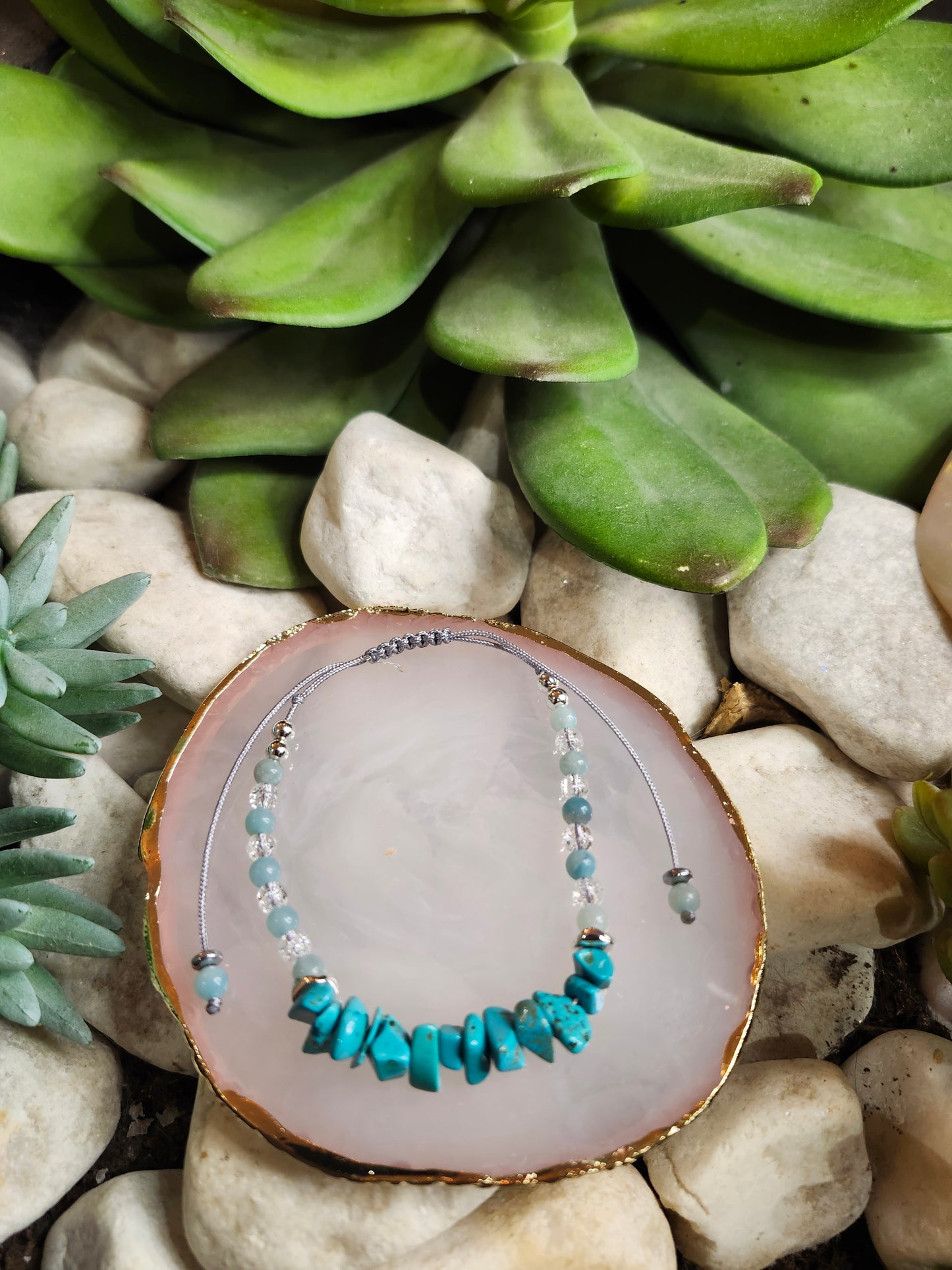 Bracelet ref 90 : Cordon réglable Magnésite, Amazonite, Cristal de roche et Hématite