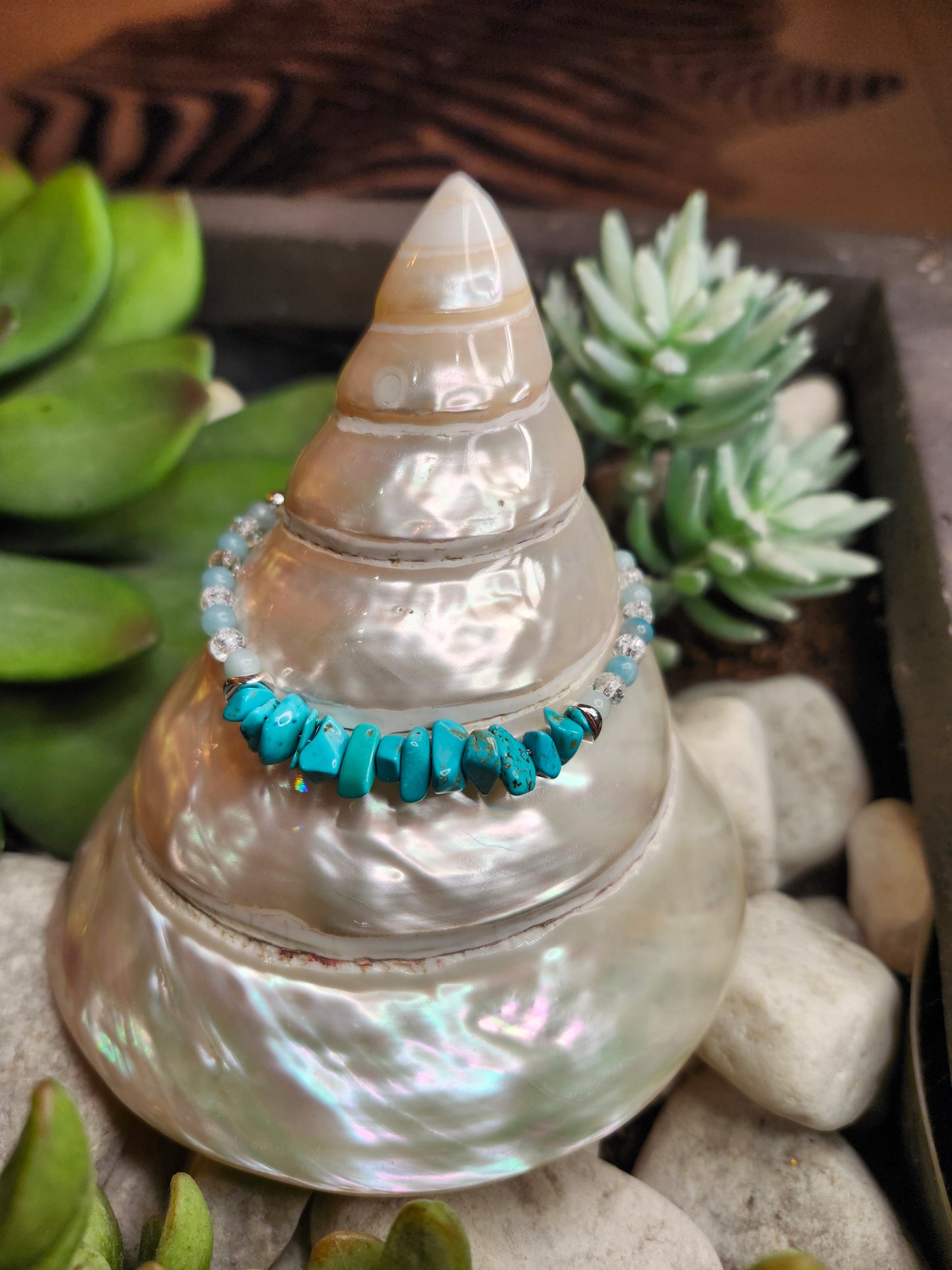 Bracelet ref 90 : Cordon réglable Magnésite, Amazonite, Cristal de roche et Hématite