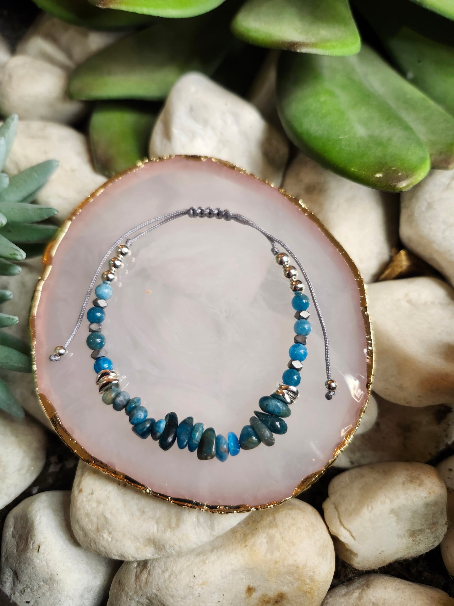 Bracelet ref 93 : Cordon réglable Apatite et Hematite