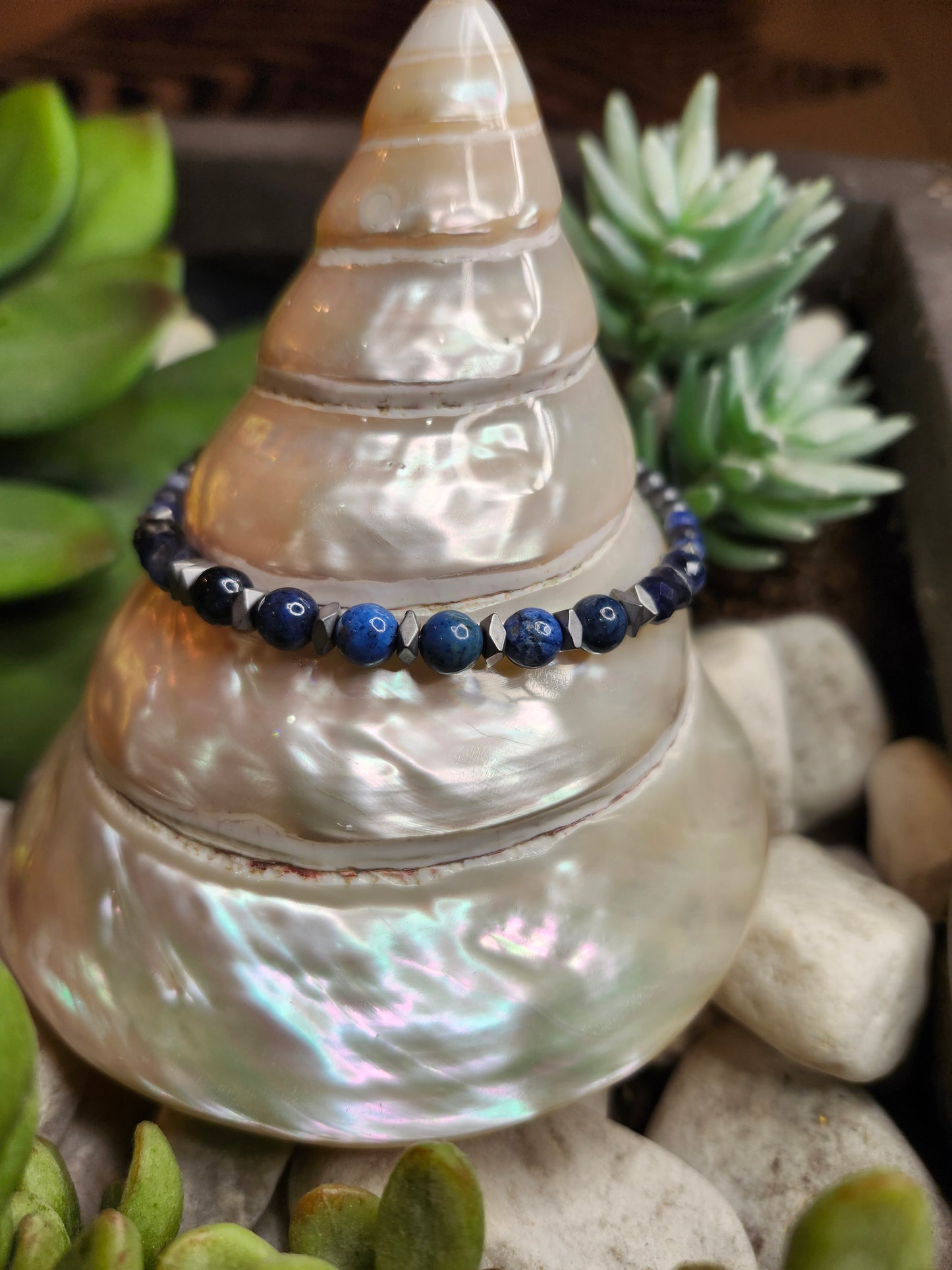 Bracelet ref 100 : Cordon réglable Dumortiérite, Sodalite et Hématite
