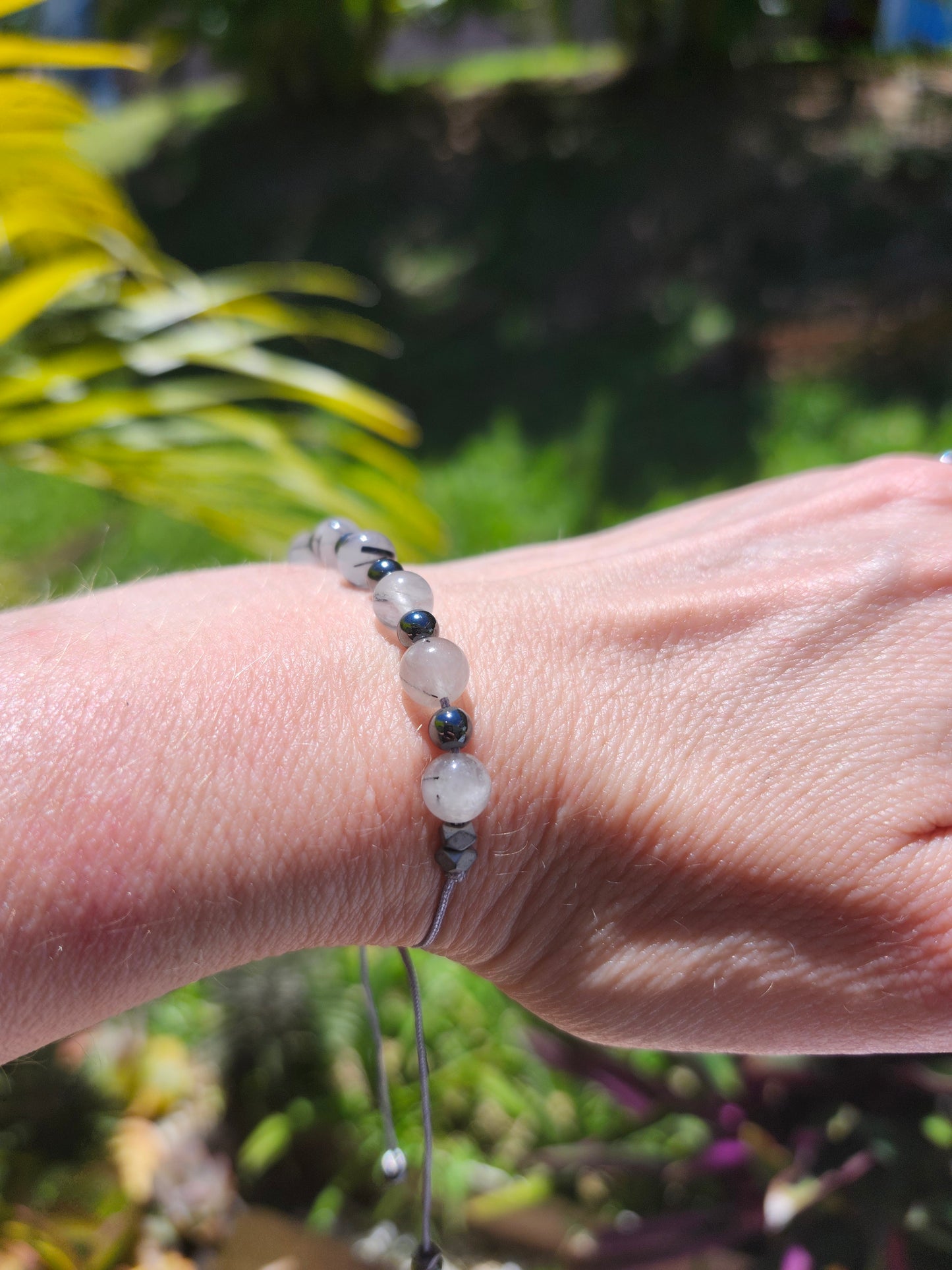 Bracelet réf. 25 : cordon réglable Tourmaline et Hématite