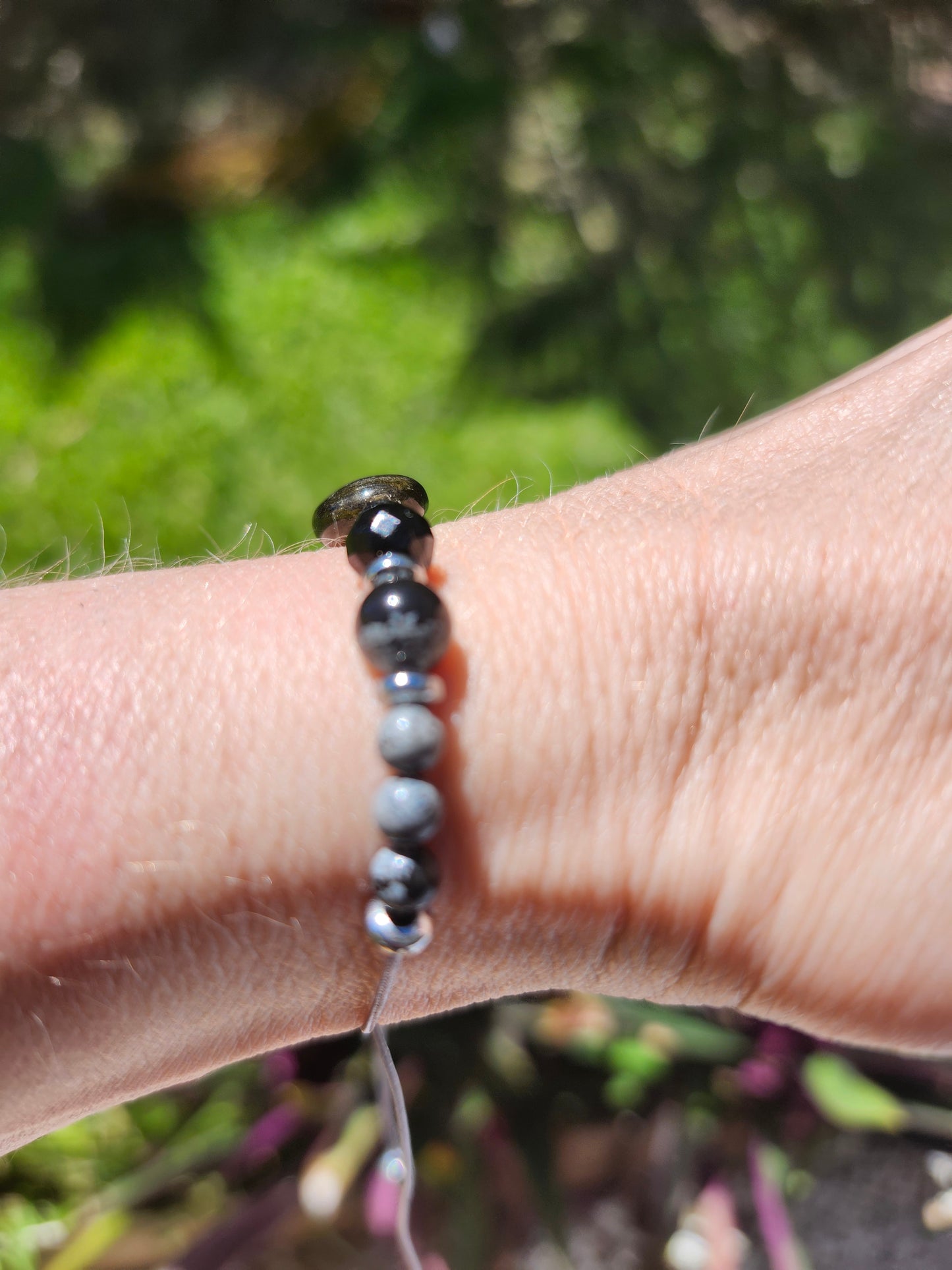 Bracelet réf. 28 : cordon réglable Obsidienne doré et Flocon neige