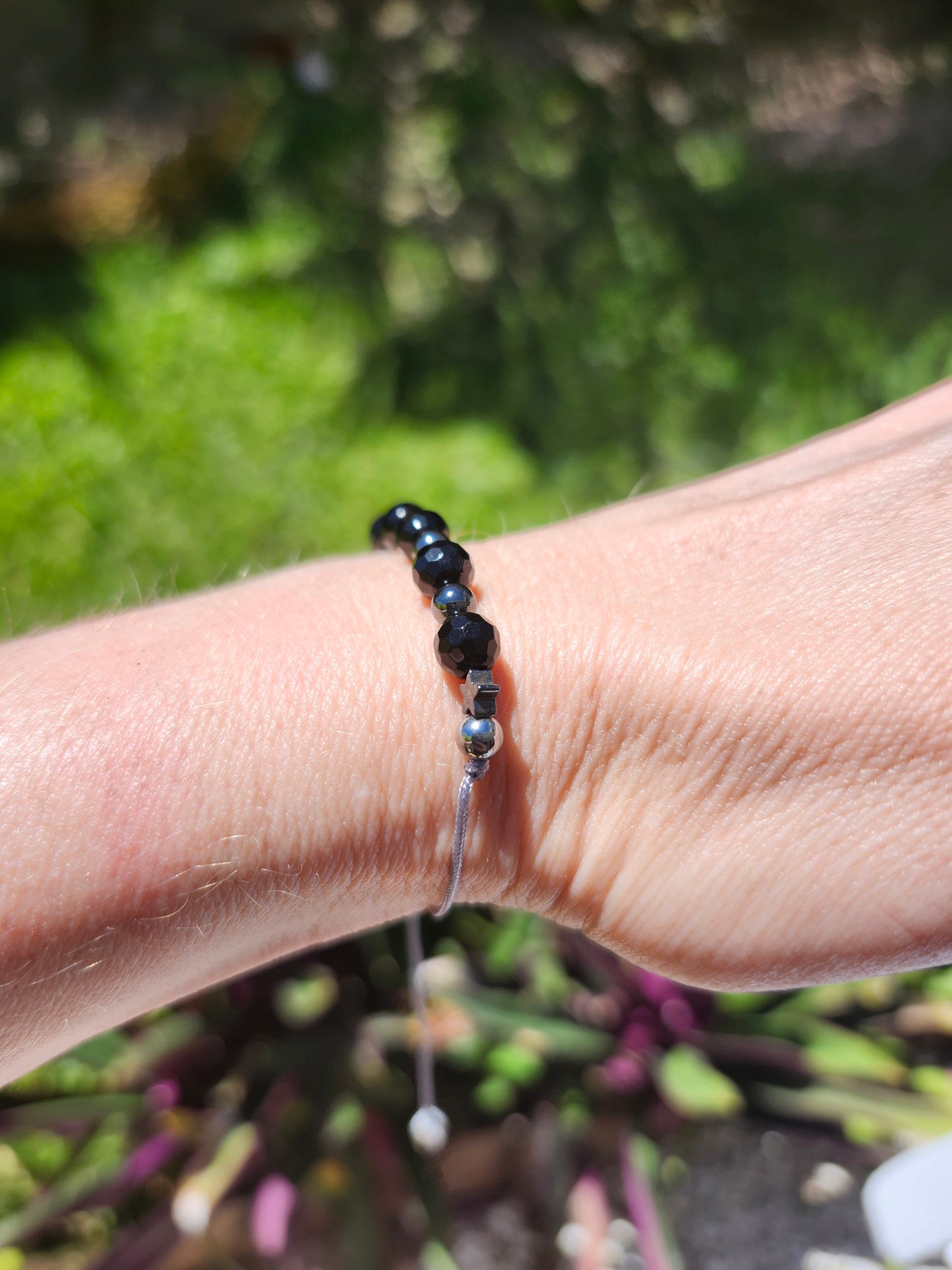 Bracelet réf. 32 : cordon réglable Onyx et Hématite