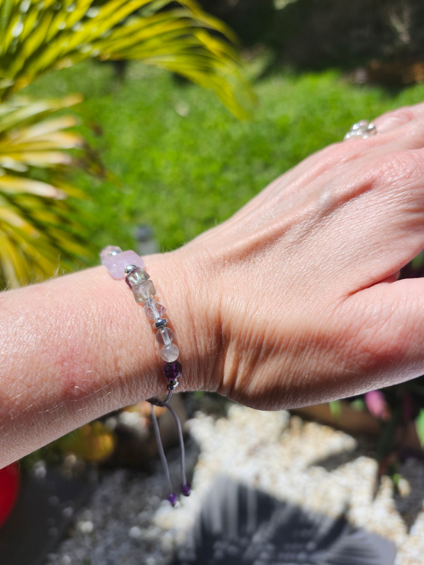 Bracelet réf. 11 : cordon réglable Améthyste et Fluorite