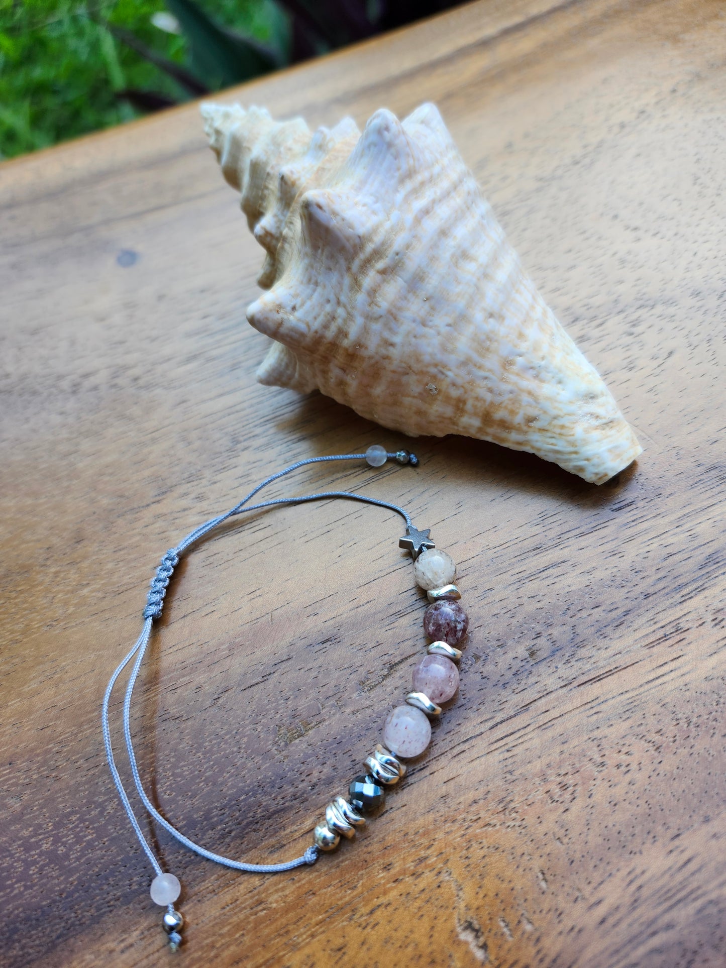Bracelet réf. 8 : cordon réglable Quartz fraise et Hématite