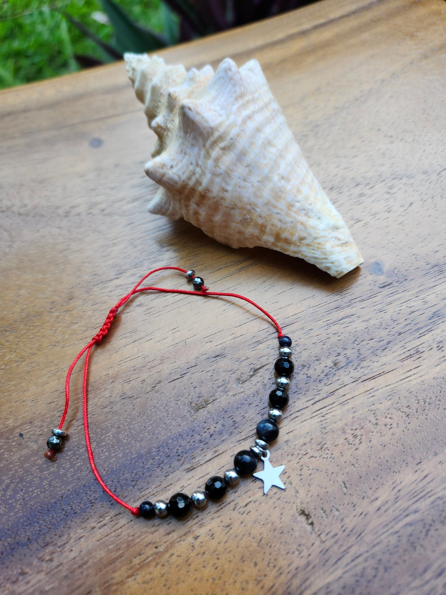Bracelet réf. 29 : cordon réglable Œil de tigre et Tourmaline