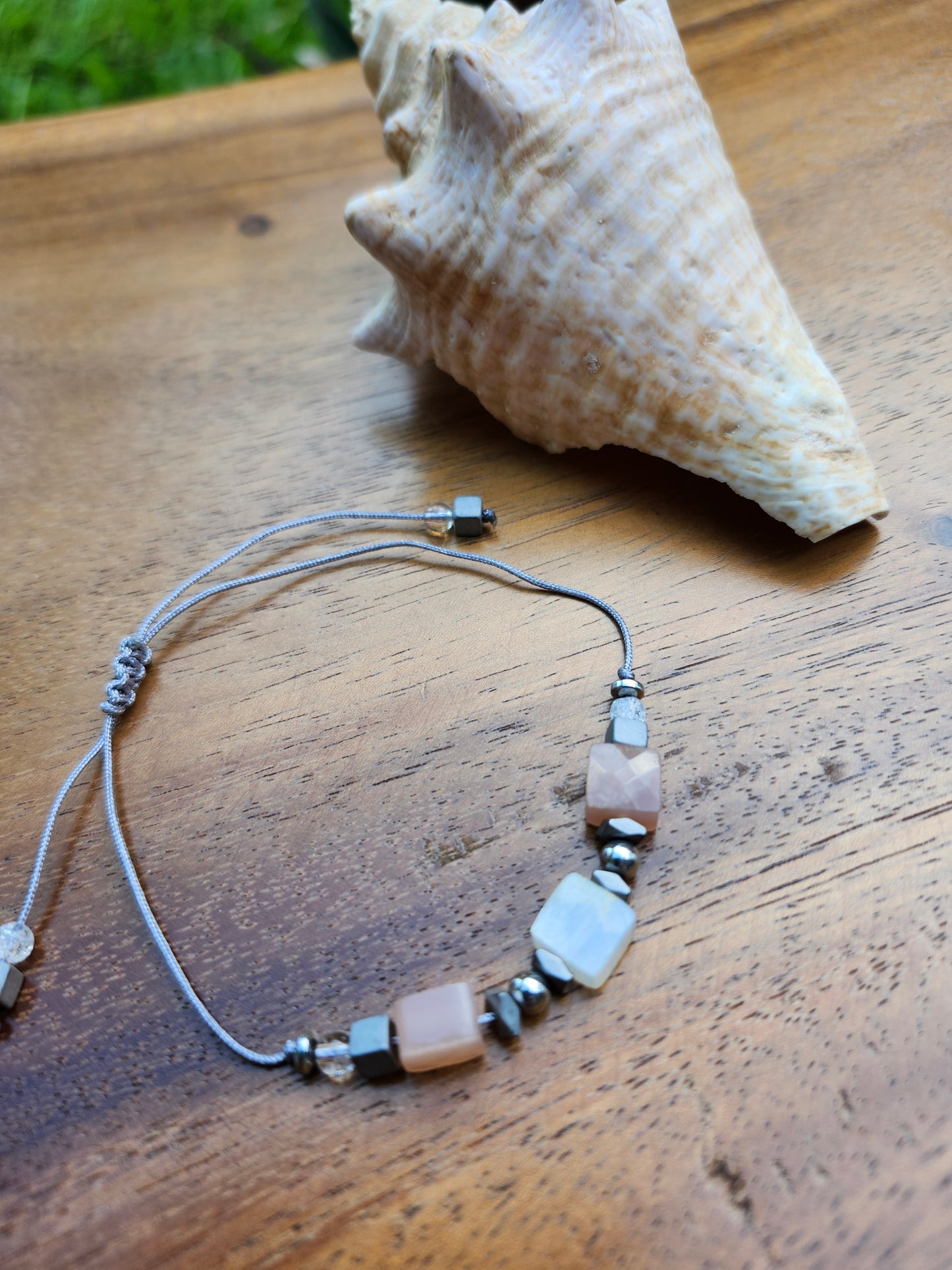 Bracelet réf. 20 : cordon réglable Pierre de lune et Cristal de roche
