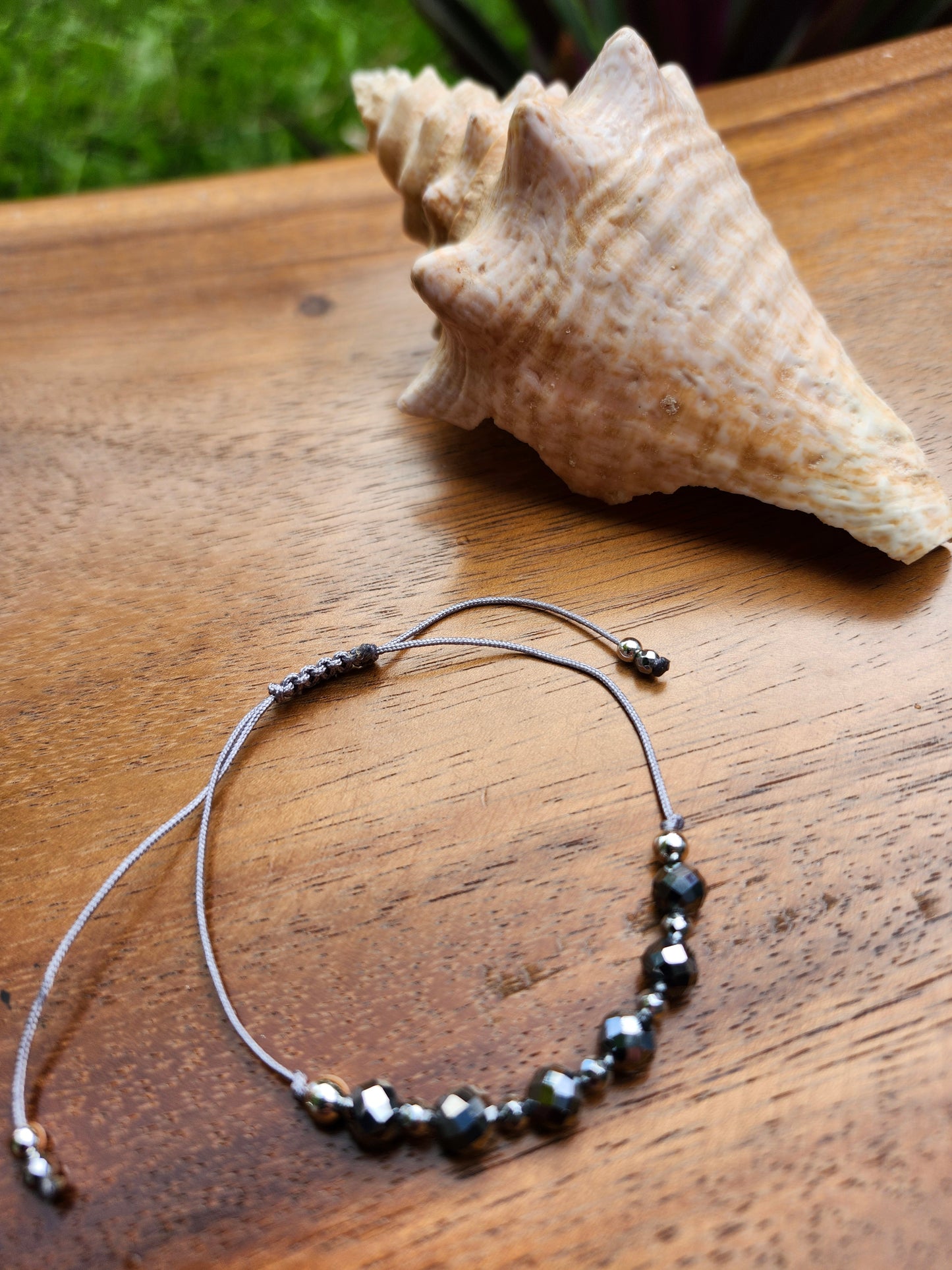 Bracelet réf. 23 : cordon réglable Silicium et Hématite