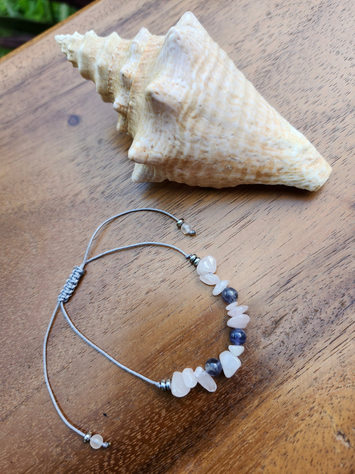 Bracelet réf. 15 : cordon réglable Quartz rose et iolite