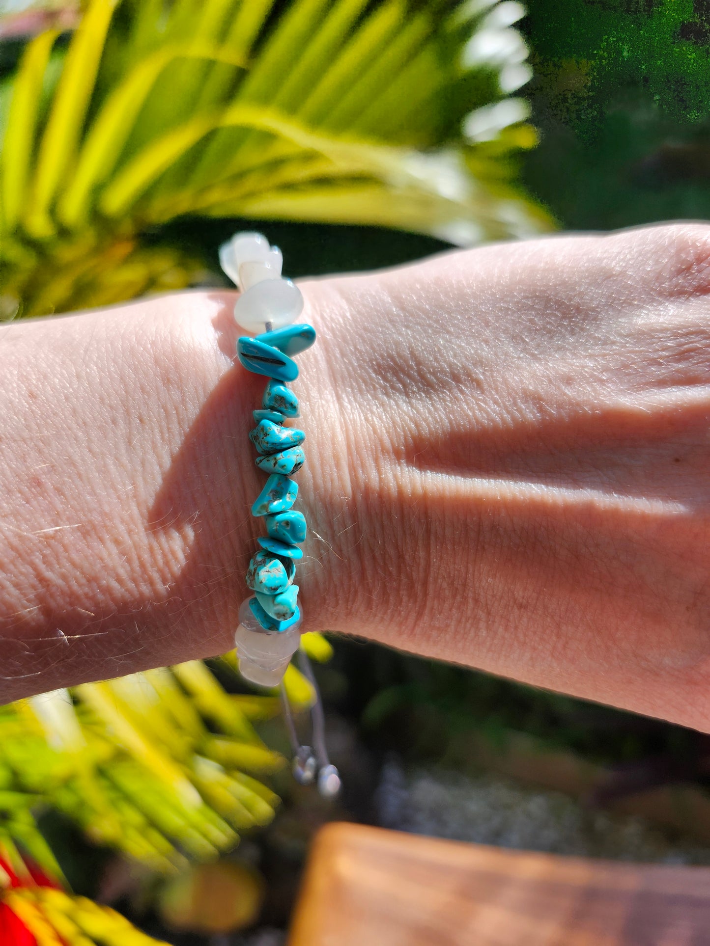 Bracelet ref 40 : Cordon réglable Magnésite et Pierre de lune