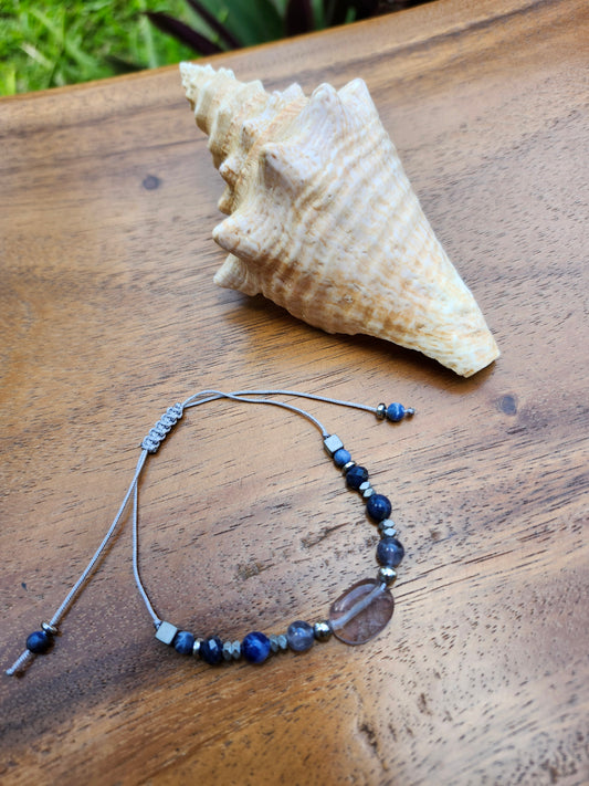 Bracelet ref 44 : Cordon réglable Fluorite, Iolite et Sodalite