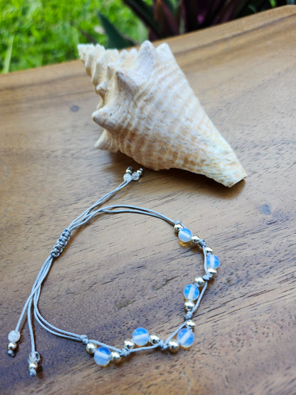 Bracelet ref 47 : Cordon réglable Opaline/ Hématite