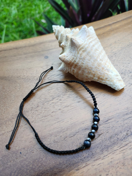 Bracelet ref 50 : Cordon réglable Œil de tigre bleu et hématite sur cordon tressé noir
