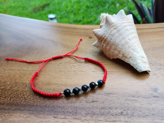 Bracelet ref 53 : Cordon réglable œil de tigre bleu et hématite sur cordon tressé rouge