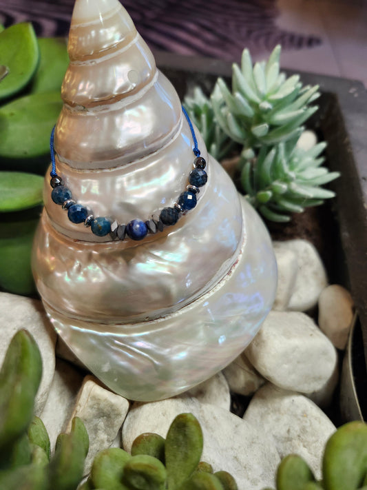 Bracelet ref 57 : Cordon réglable Sodalite, apatite et hématite