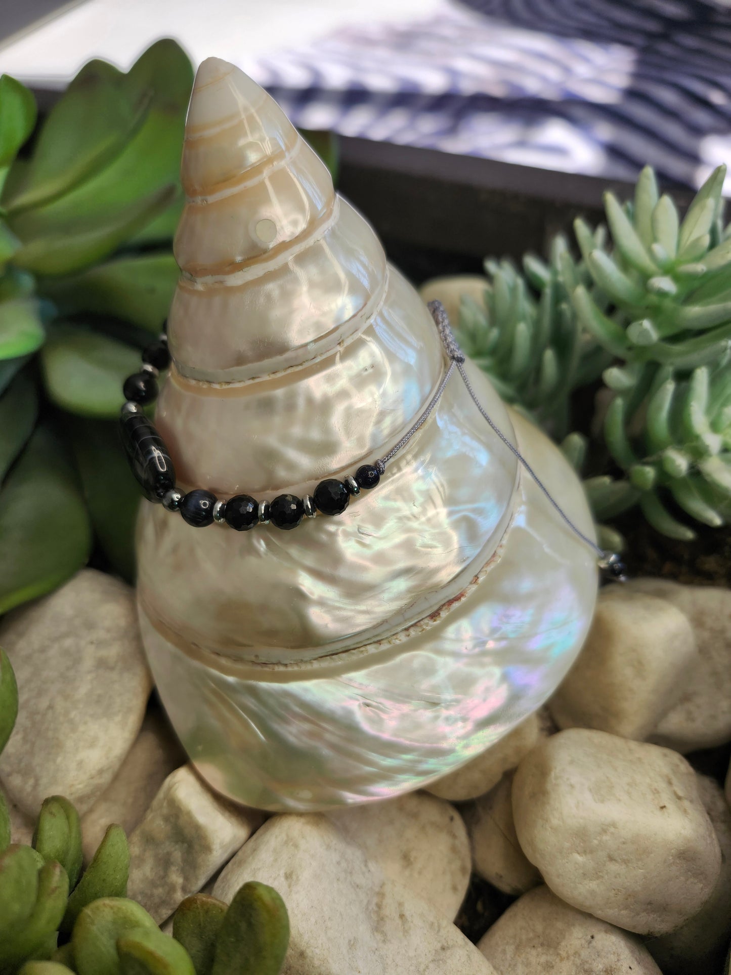 Bracelet ref 74 : Cordon réglable Agate, œil de tigre onyx et hématite
