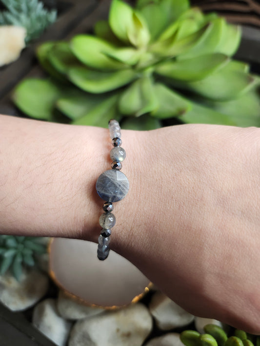 Bracelet ref 96 : Cordon réglable Labradorite, Silicium et Hématite