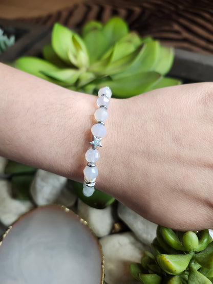 Bracelet ref 97 : Cordon réglable Calcédoine, Aqua marin, cristal de roche et Hématite