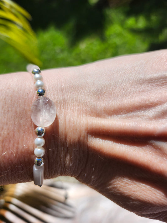 Bracelet réf. 18 : cordon réglable Quartz rose et Nacre